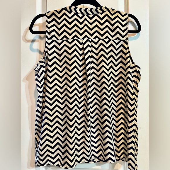 Olive & Oak Sleeveless Blouse - Picture 5 of 5